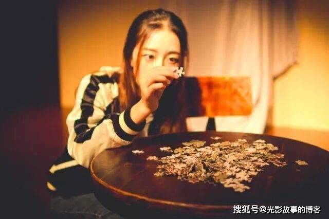 罗妮卡的房间》的剧本文学与审美类型简析开