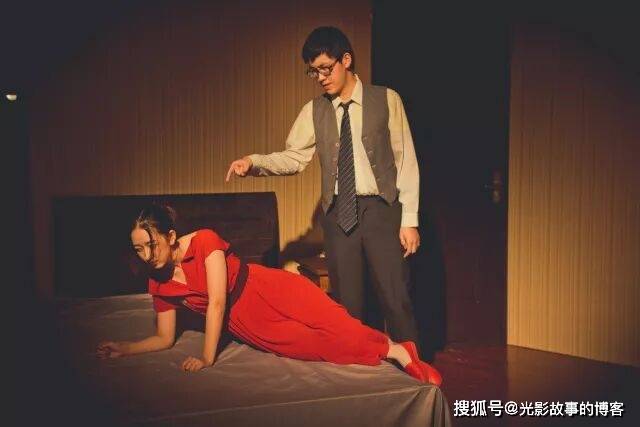 罗妮卡的房间》的剧本文学与审美类型简析开元棋牌网站朱冠瑜：沃原剧社演出的《维(图3)